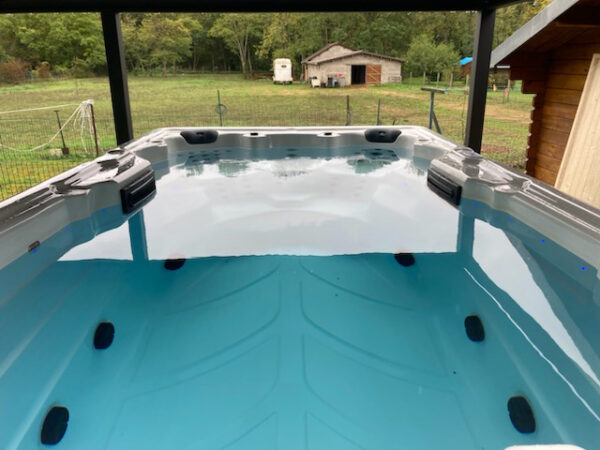 Spa de nage Démeter, allie détente en famille et sport