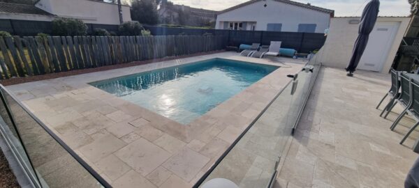 Piscine en béton sur mesure et aménagement extérieur de luxe