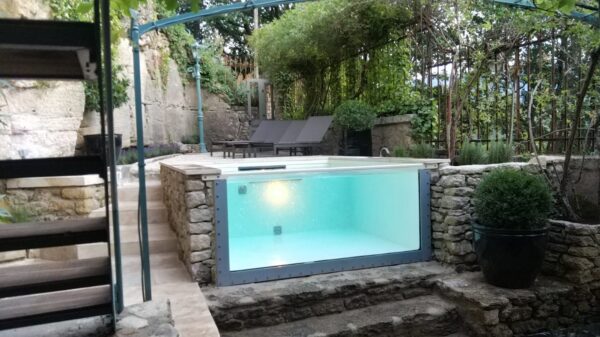Piscine en béton sur mesure et aménagement extérieur de luxe